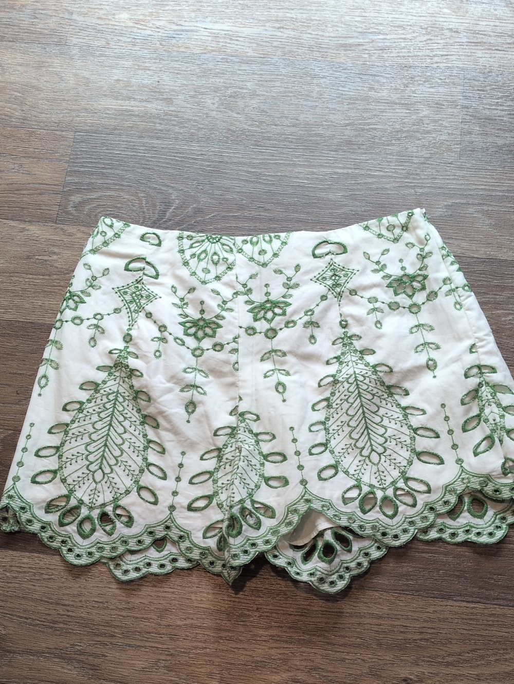Zara Embroidered Green Leaf Pattern Women’s Shorts